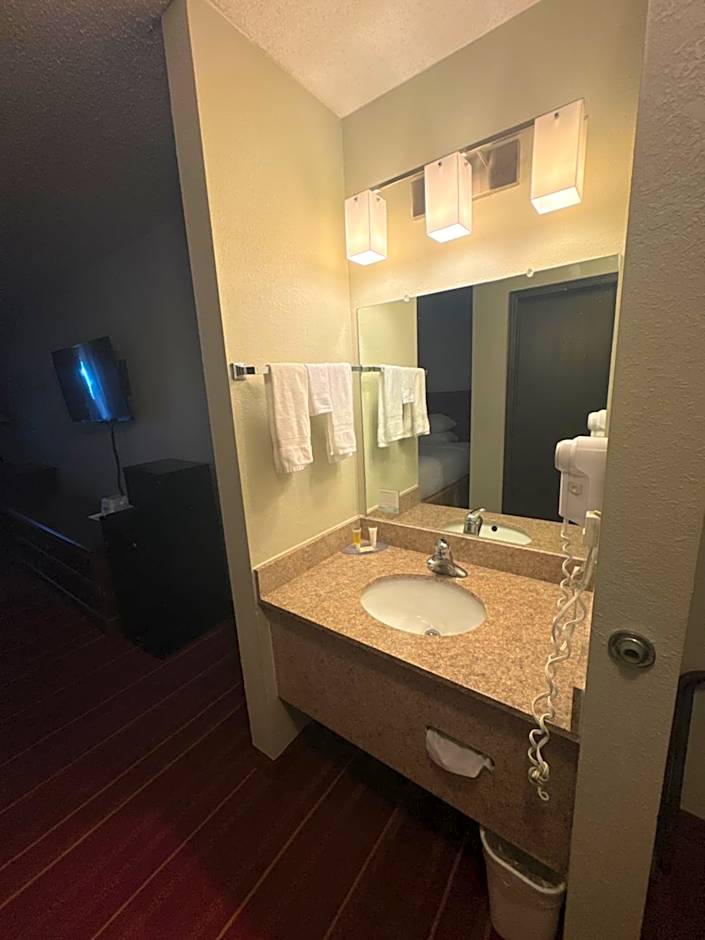 Days Inn by Wyndham Salina I-70