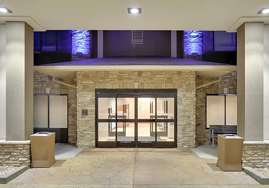 Holiday Inn Express & Suites Mitchell, an IHG Hotel