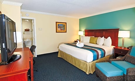 Queen Room - No Elevator/Staircase Only/Non-Smoking