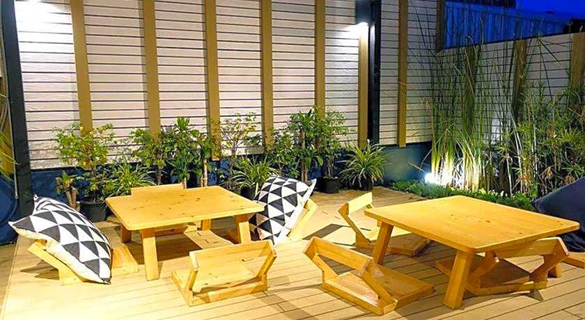 Kinnon Deluxe Hostel Coworking Cafe