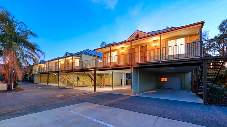 Bridges on Meninya Motel & Apartments