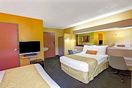 Queen Room with Two Queen Beds - Non-Smoking