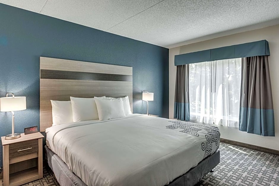 Days Inn & Suites by Wyndham Spokane