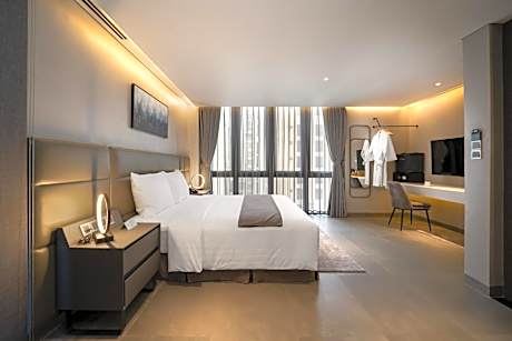 Junior Suite with City View