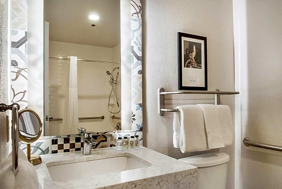 St Charles Coach House, an Ascend Collection Hotel