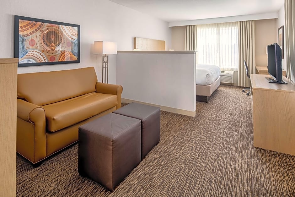 Photo 1 of 6 of 1 King Bed Suite, Corner
