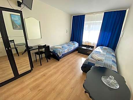 Twin Room (Private Bathroom)