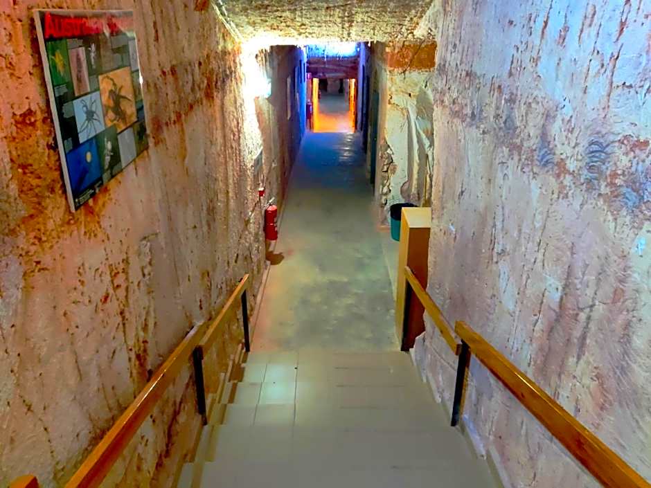 Radeka Downunder Underground Motel