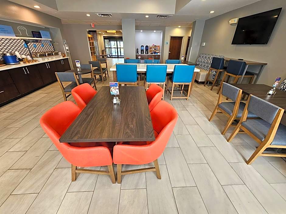 Holiday Inn Express Hotel & Suites Cincinnati-Blue Ash By IHG