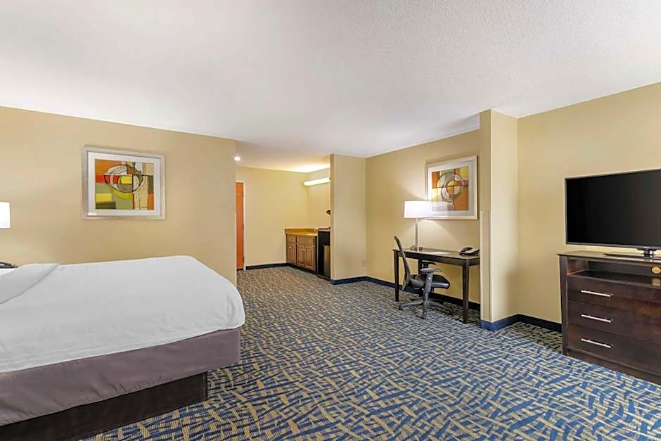 Best Western Plus Brunswick Inn & Suites