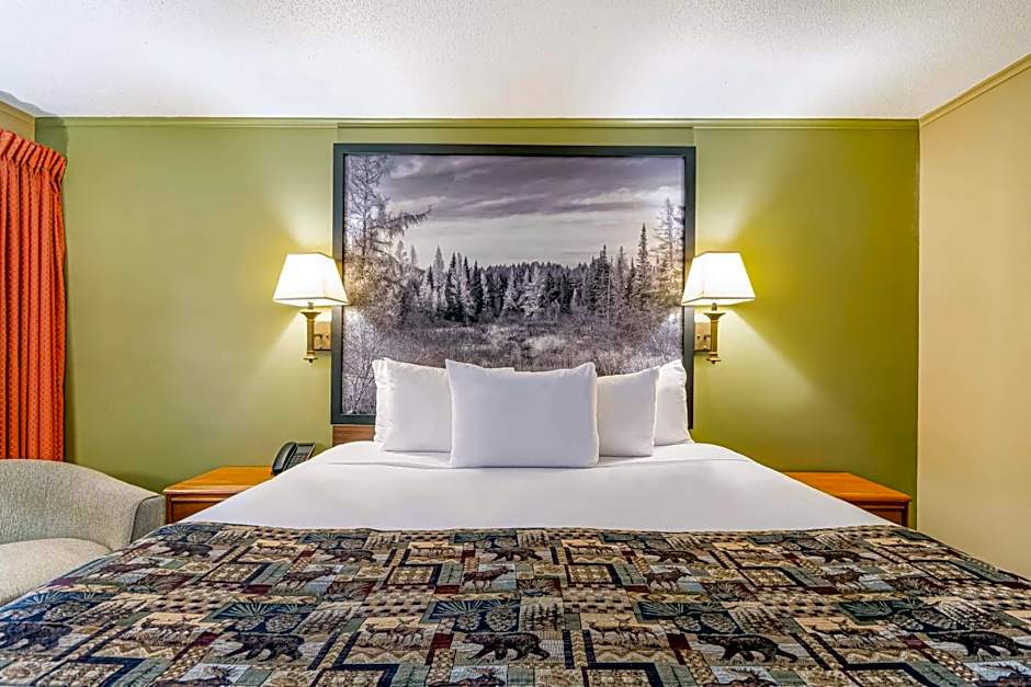 Super 8 by Wyndham Lake George/Downtown