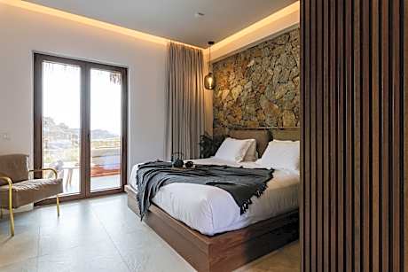 Deluxe Rock Suite with Sea View and Private Pool