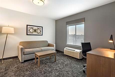 King Suite with Sofa Bed - Non-Smoking