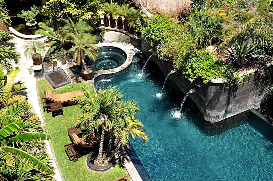 El Taj Oceanfront and Beachside Condo Hotel