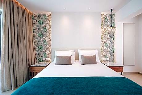 1-Bedroom Swim Up Family Apartment