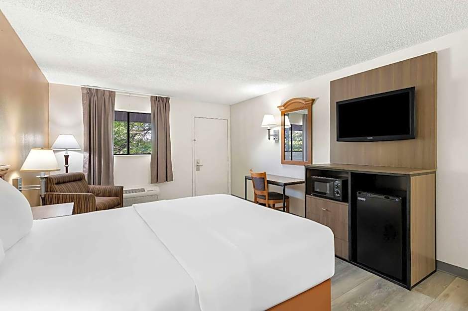 Quality Inn Middleburg Heights near Cleveland Airport