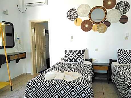 Standard Twin Room with Sea View