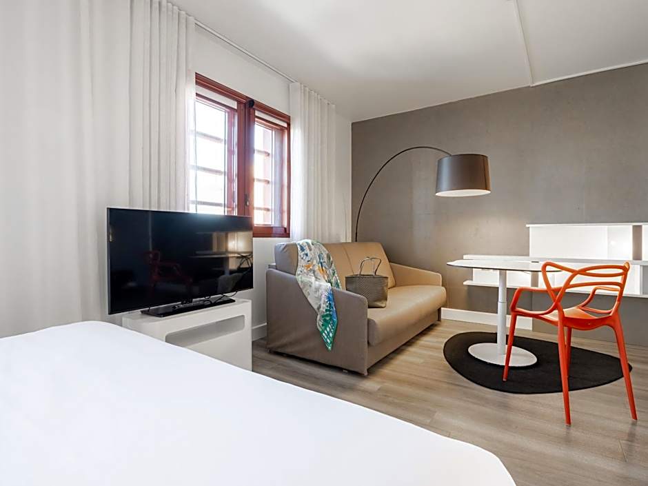 Novotel Suites Perpignan Centre Hotel