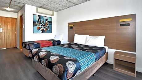 Deluxe Queen Room