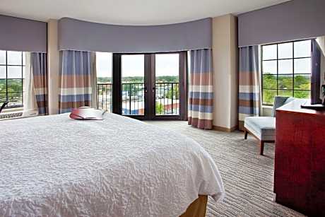 1Kg 2Rm-1Bdrm Suite Microwv/Fridge/Wet Bar Ns