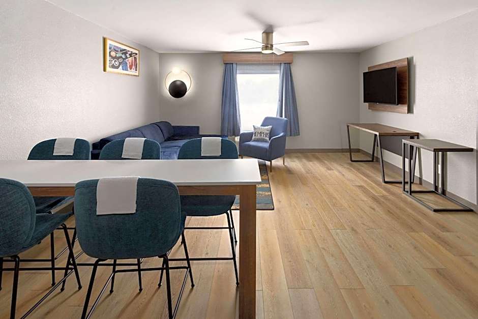 La Quinta Inn & Suites by Wyndham Memphis I-240