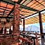 Caldera Hotel & Restaurant