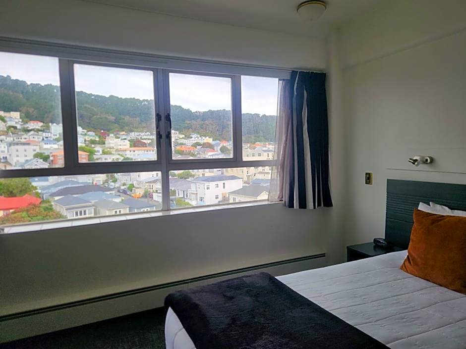 Bay Plaza Hotel