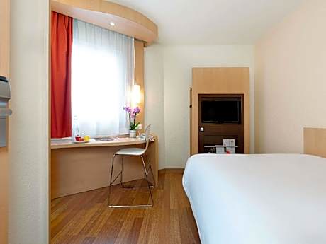 Single Room with Double Bed