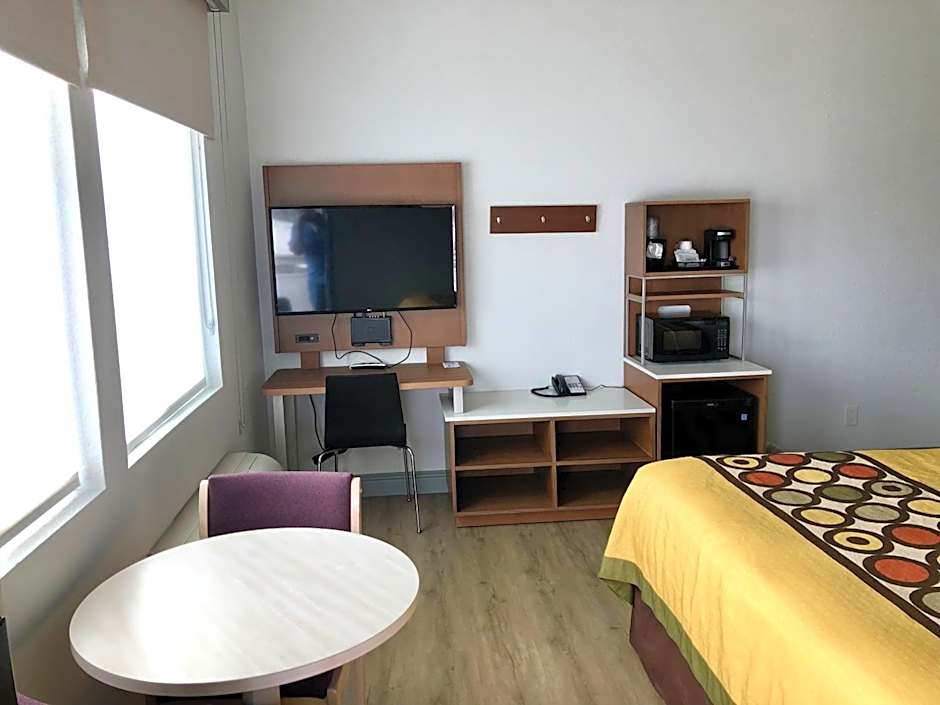 Super 8 by Wyndham Fort Bragg