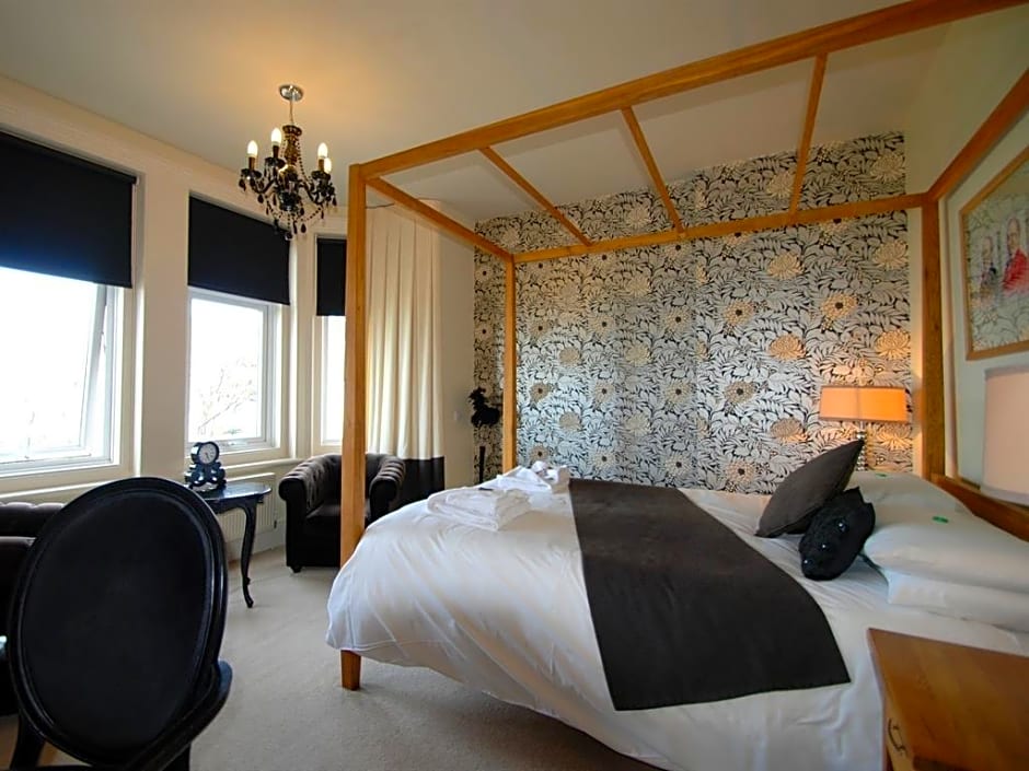Photo 1 of 4 of Luxury 1 King Bed, Bathtub, Sea View