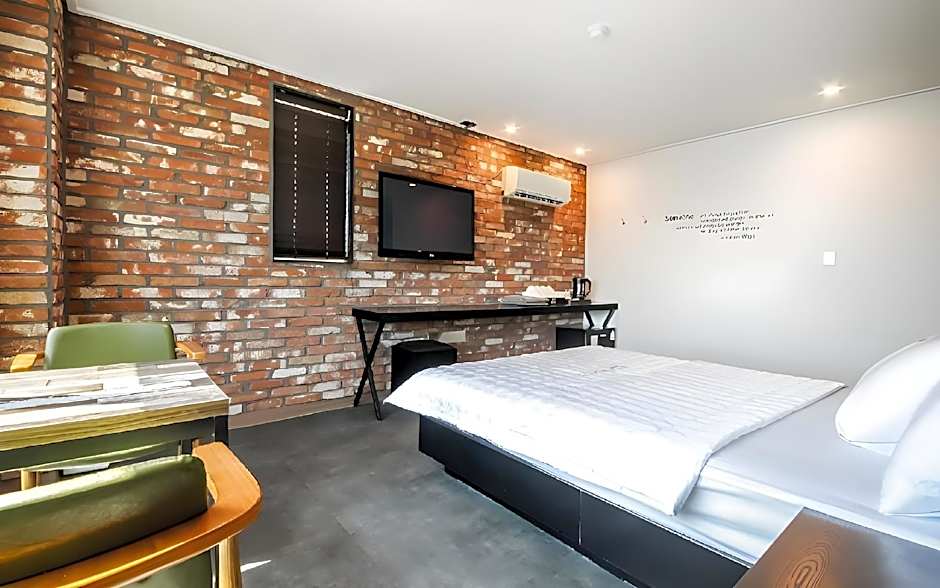 B&F Hotel
