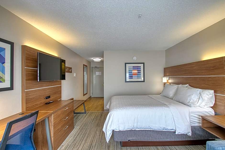 Holiday Inn Express Hotel & Suites Oshkosh - State Route 41 By IHG