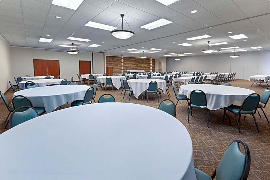 Baymont by Wyndham Jamestown Conference Center & Water Park