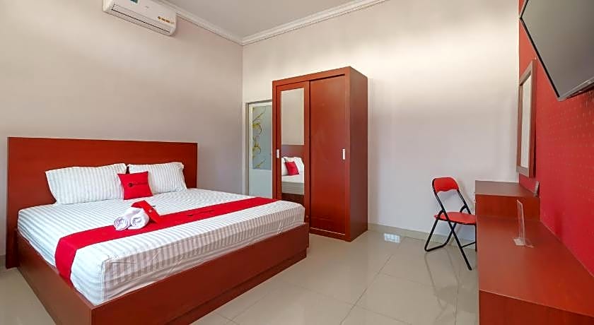 RedDoorz Syariah near UISU Medan