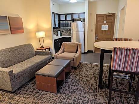 Two-Bedroom Suite with One King and One Queen Bed
