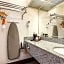 Econo Lodge Inn & Suites Memphis