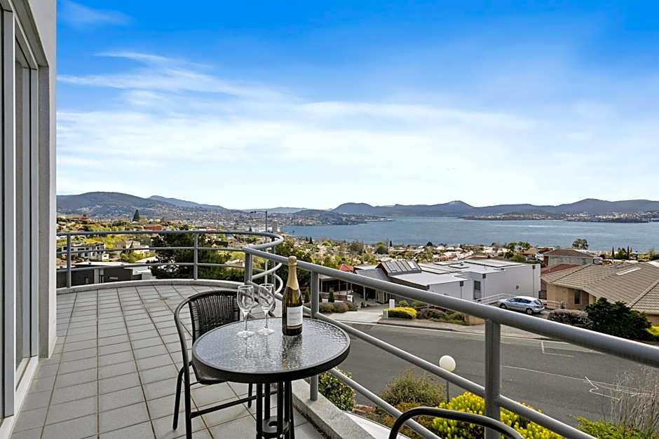 Super nice house with sea view free parking