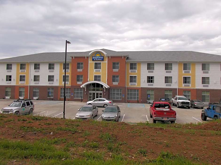 Days Inn & Suites by Wyndham Belmont