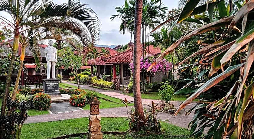 Lovina Beach Hotel