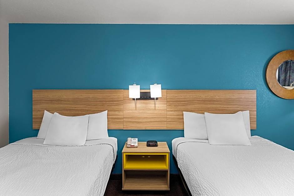 Days Inn by Wyndham Pratt