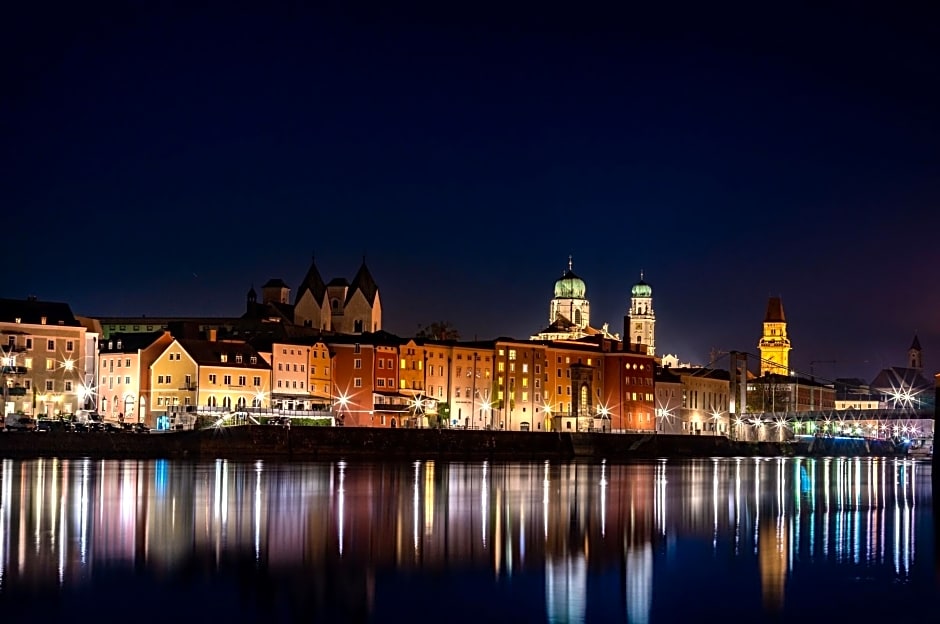 BARONHAUS Aparthotel & Suites