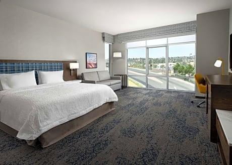 King Room with Sofa Bed - Hearing Access/Non-Smoking