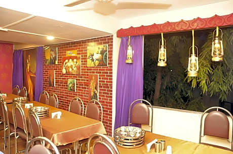 Hotel Radhika Palace