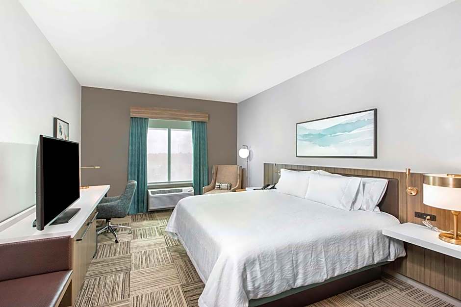 Photo 1 of 2 of 1 King Bed, Hearing Accessible