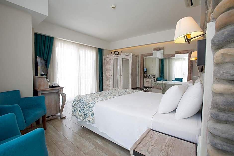 Dedeminn Marina Hotel