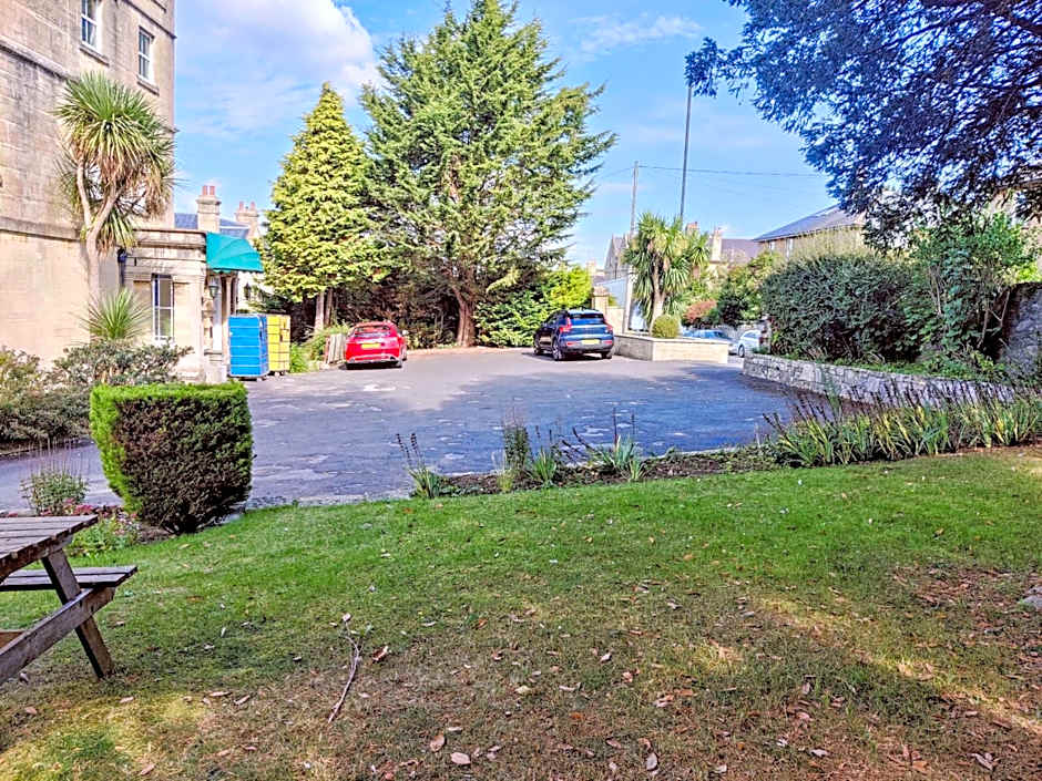 Wentworth House - Free Parking