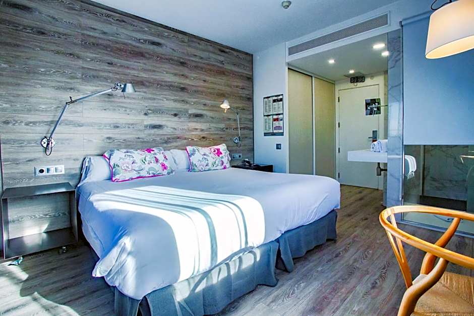 Photo 1 of 9 of Junior Suite