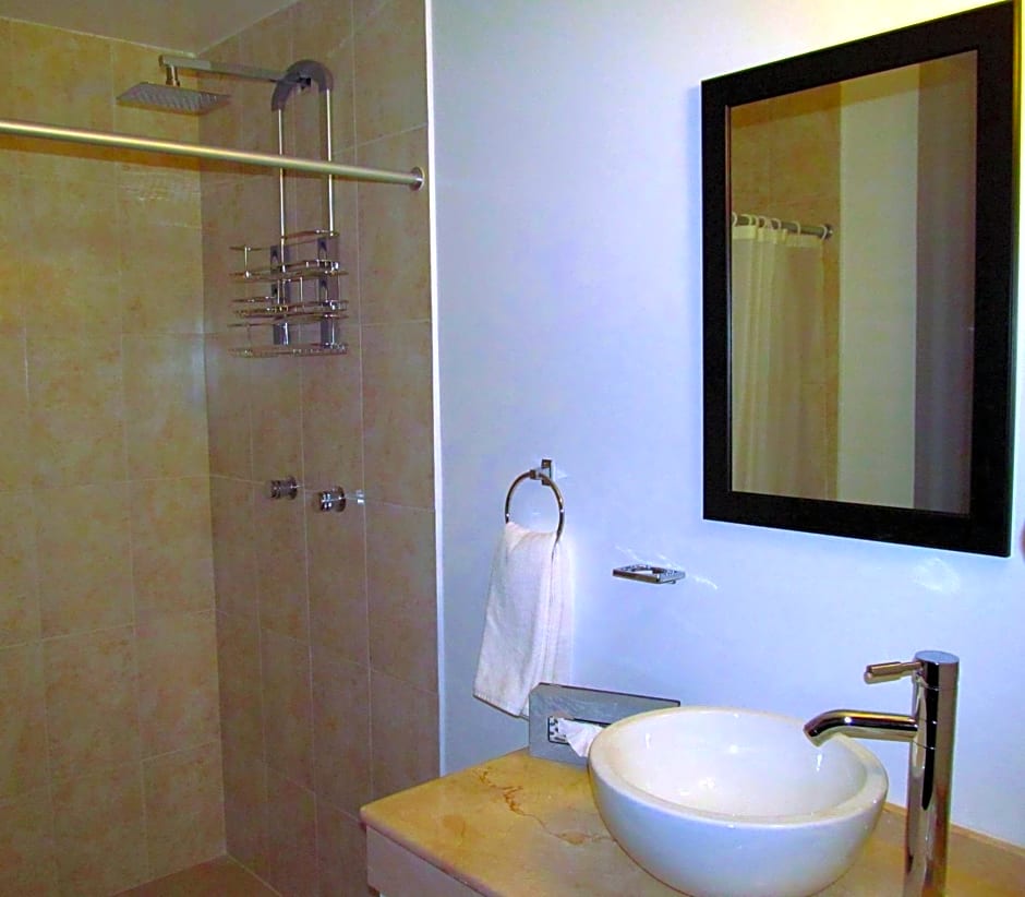 Hotel & Suites PF