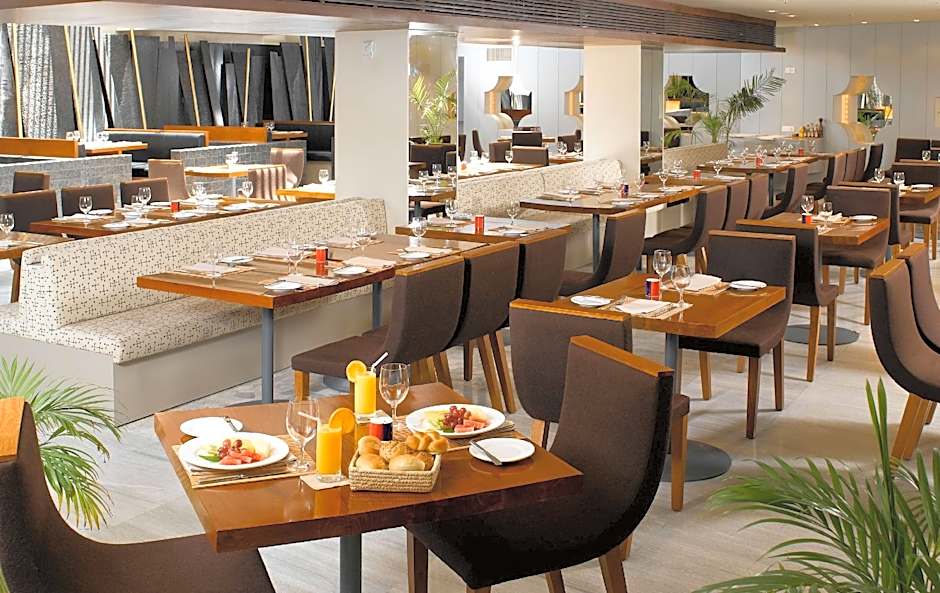 Radisson Blu Dhaka Water Garden