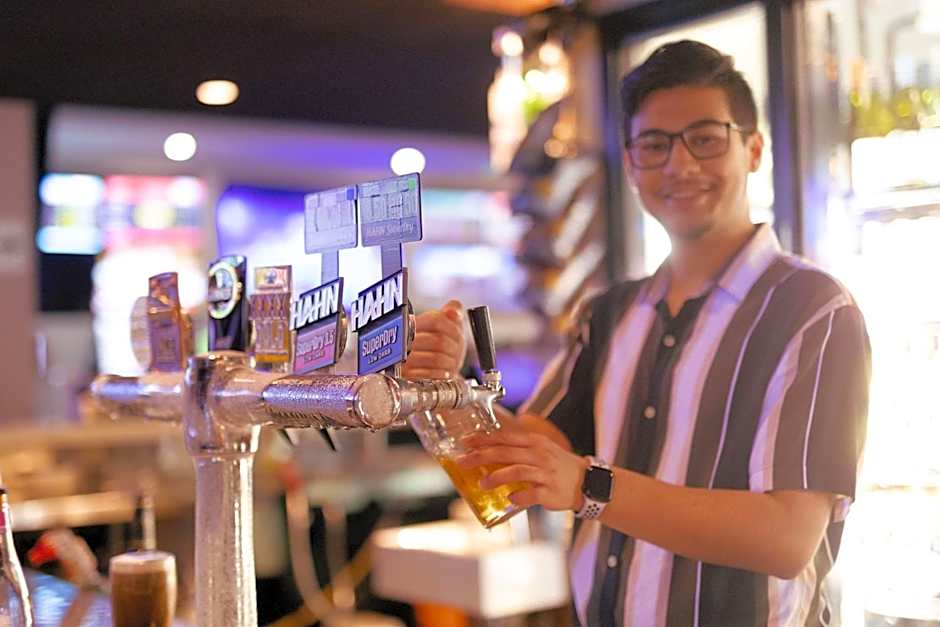 H on Mitchell Apartment Hotel